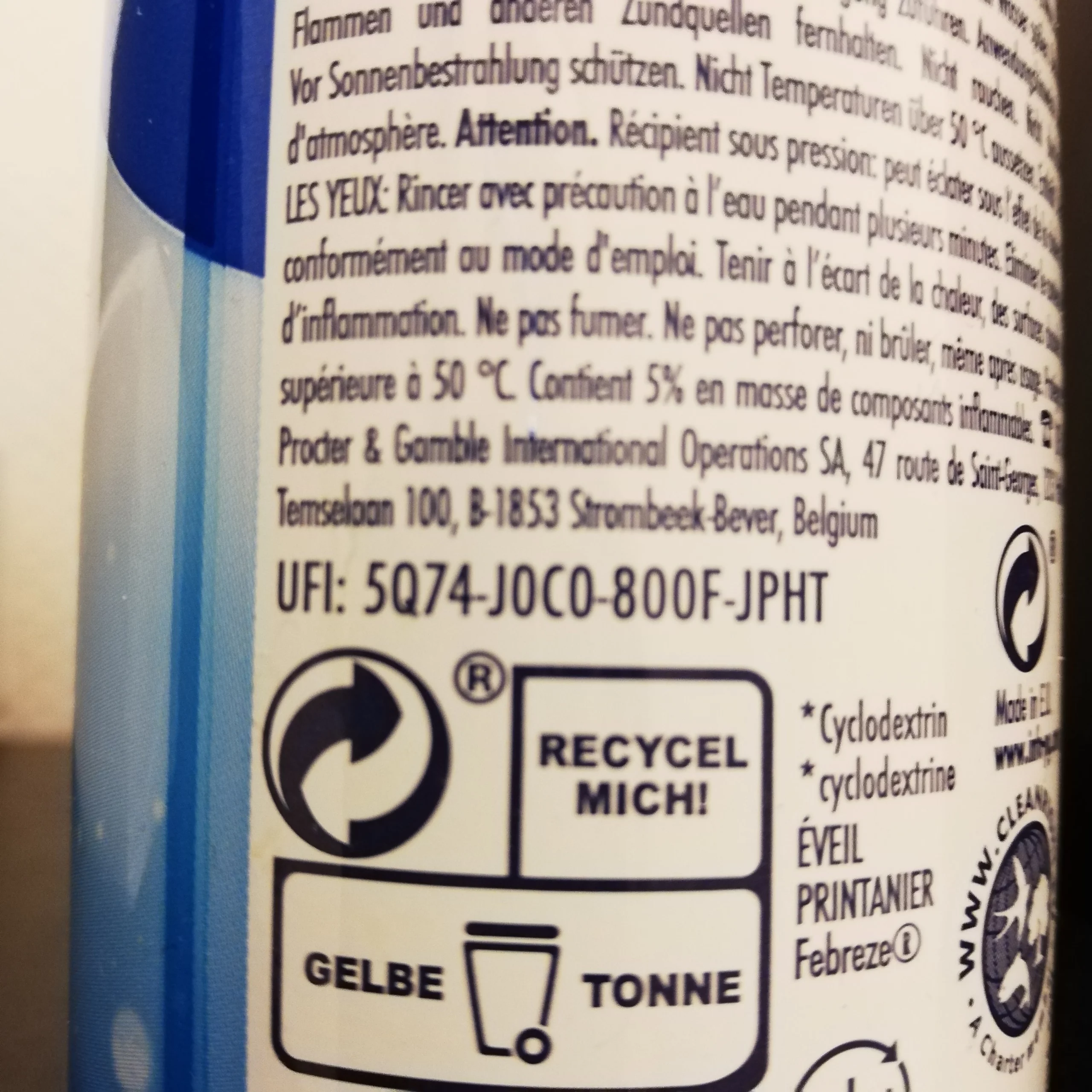 Rückseite einer Spraydose mit Sicherheitshinweisen und dem UFI-Code.